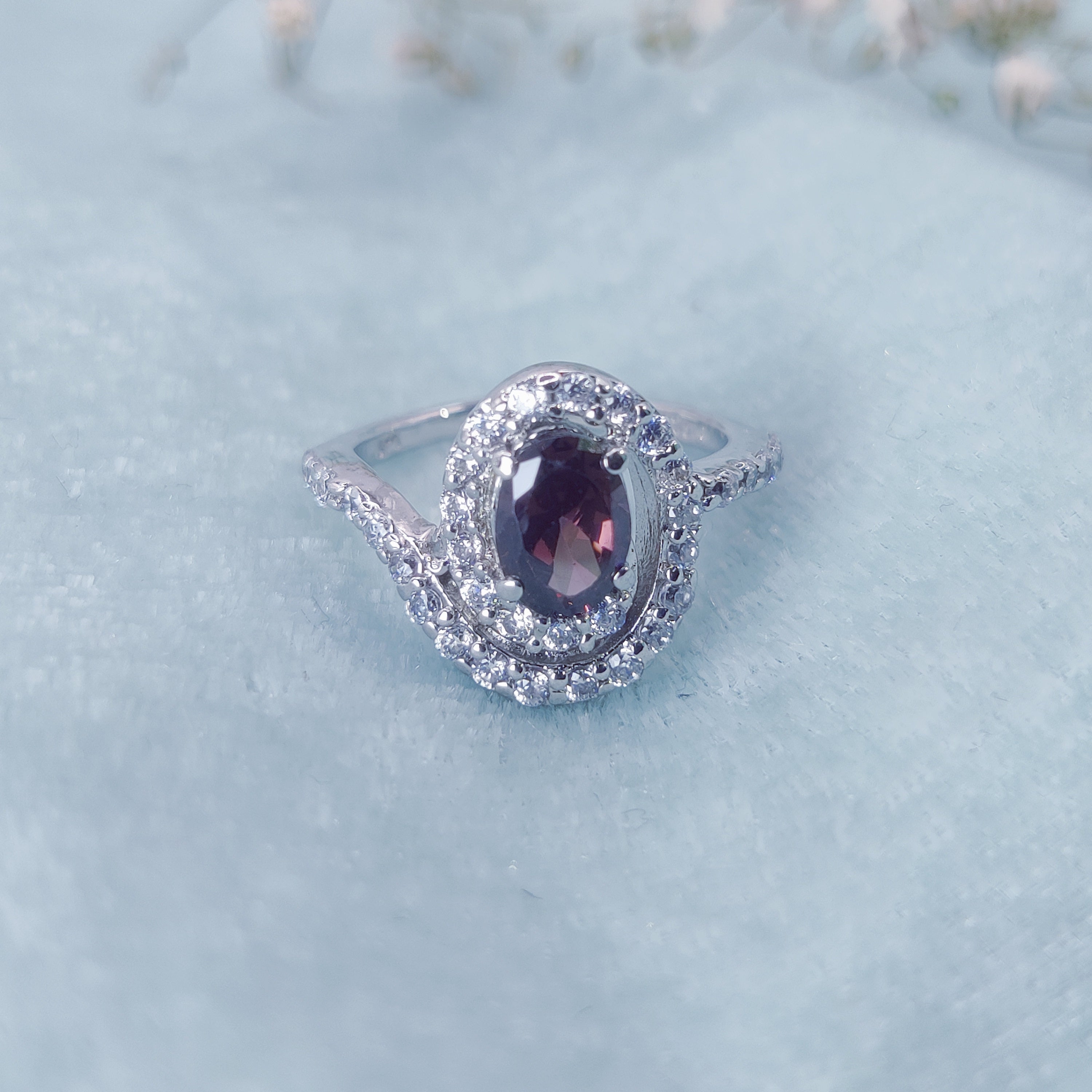 Midnight Twist Oval Ring