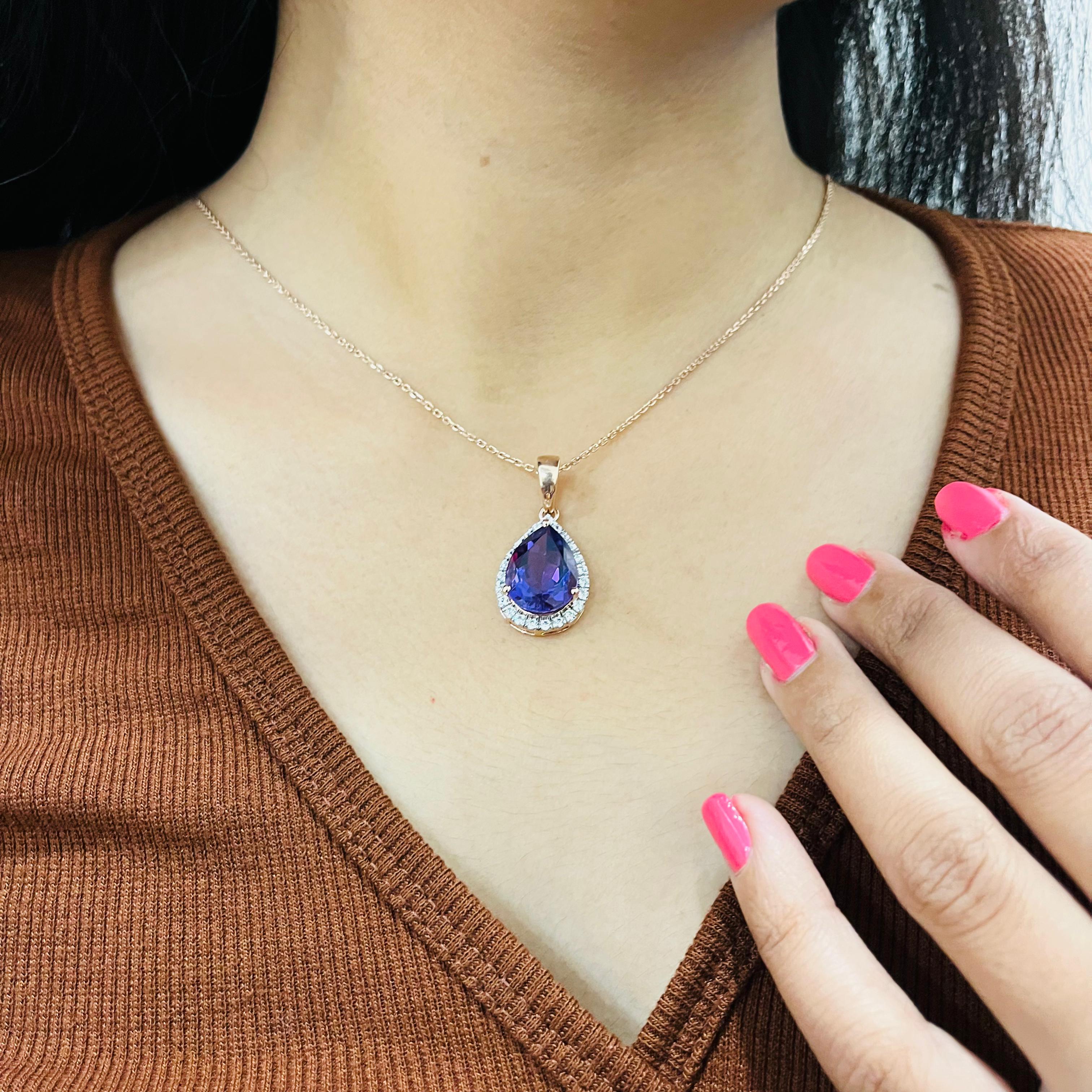Royal Amora Pendant
